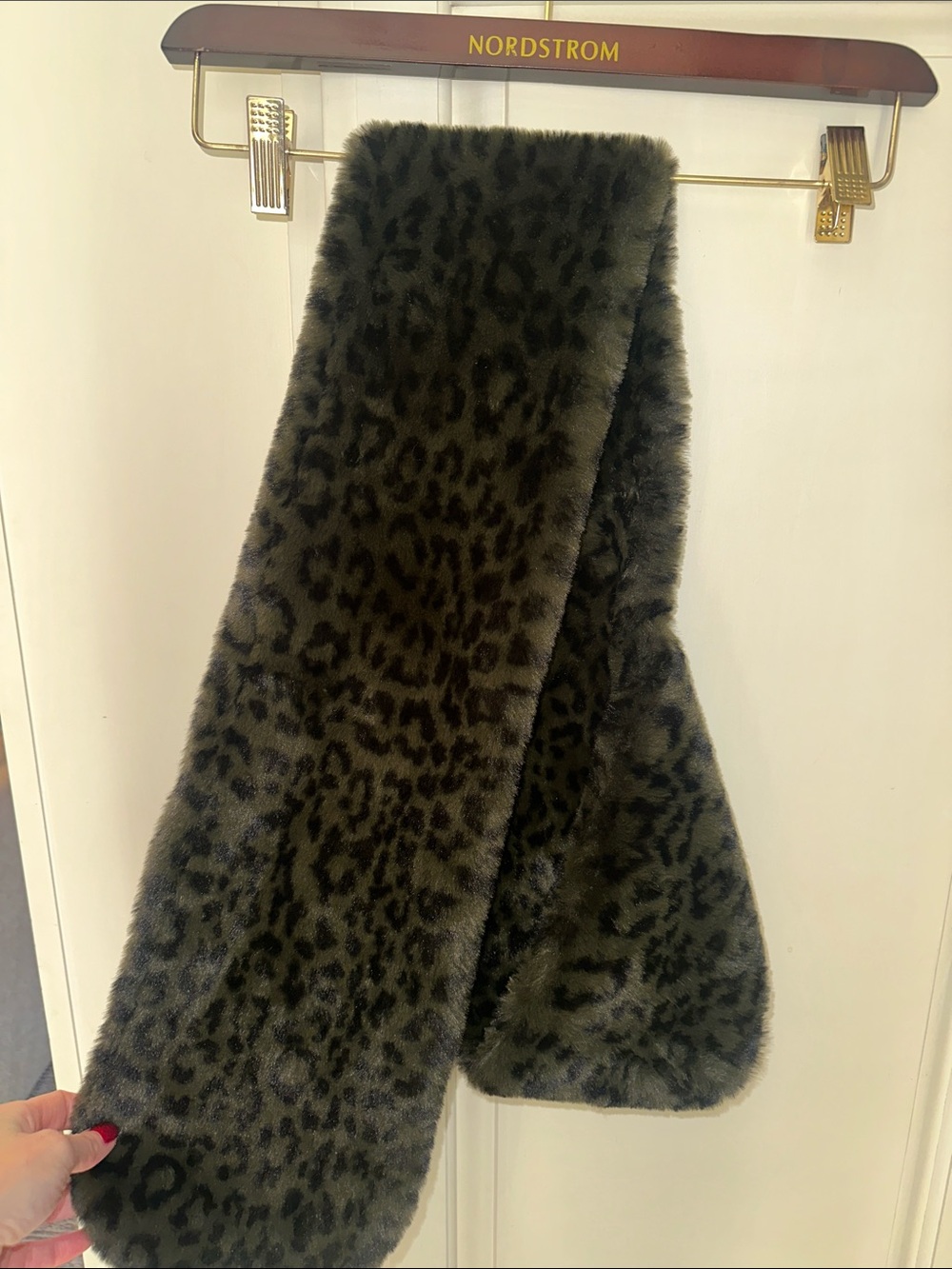 Christian Siriano Olive Green Leopard Faux Fur Scarf - Picture 3 of 9